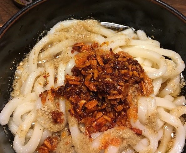 夏の食欲不振を乗り切れ 冷しぶっかけうどん 食べるラー油 で食欲と生命を維持する ハルカニクリップ